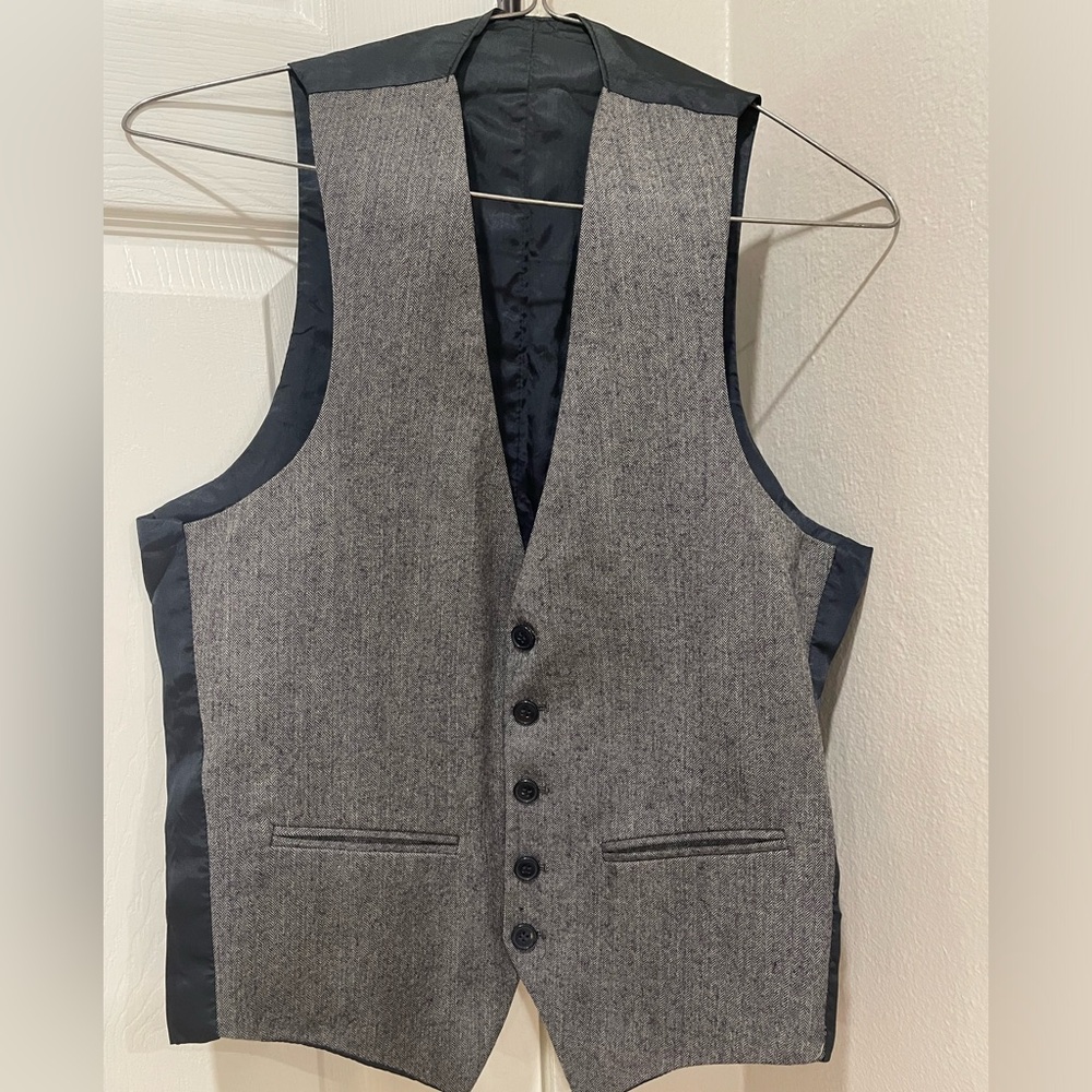 Grey unisex vest with dark forest green back